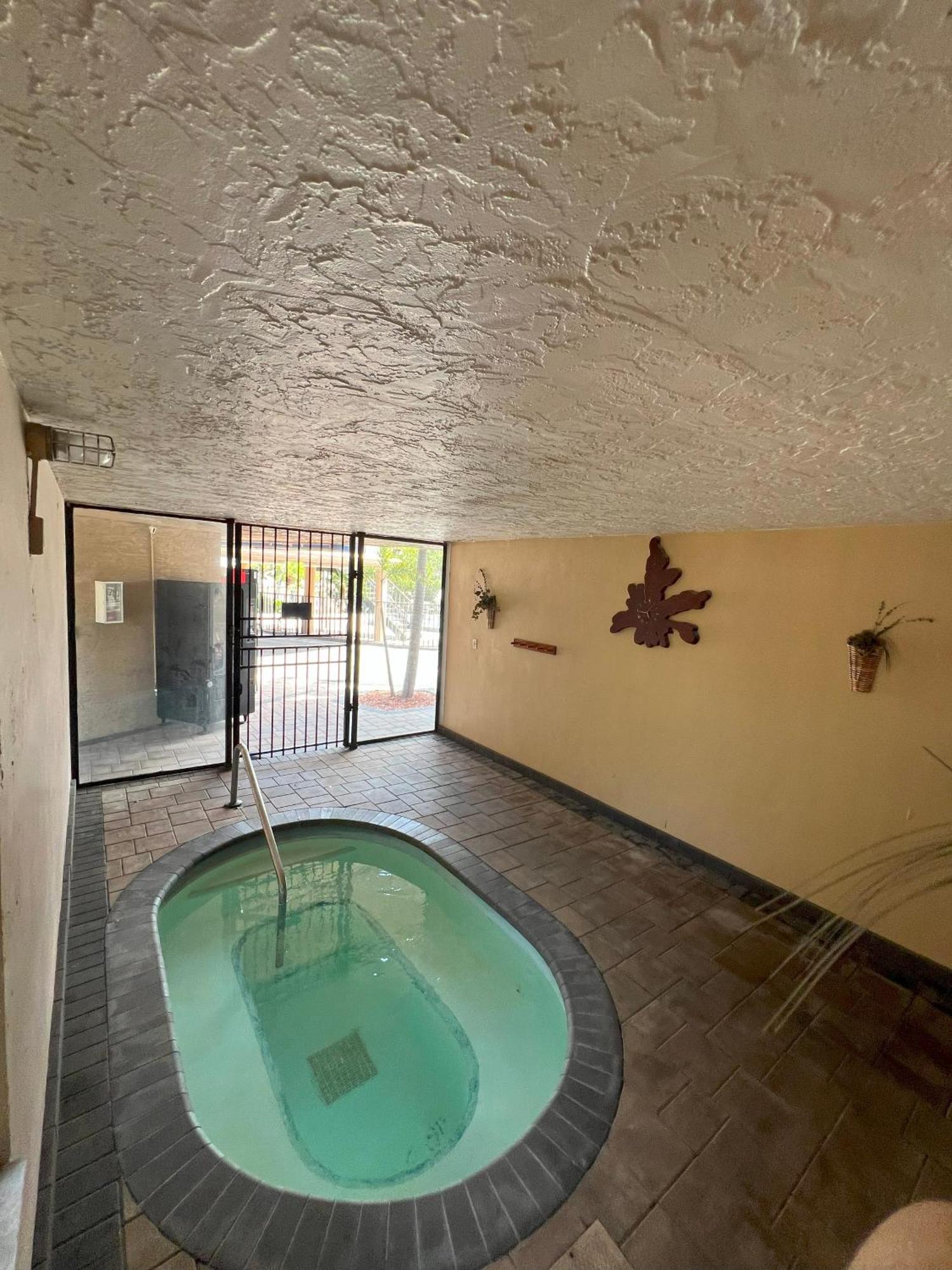 Tarpon Shores Inn ターポン・スプリングス エクステリア 写真